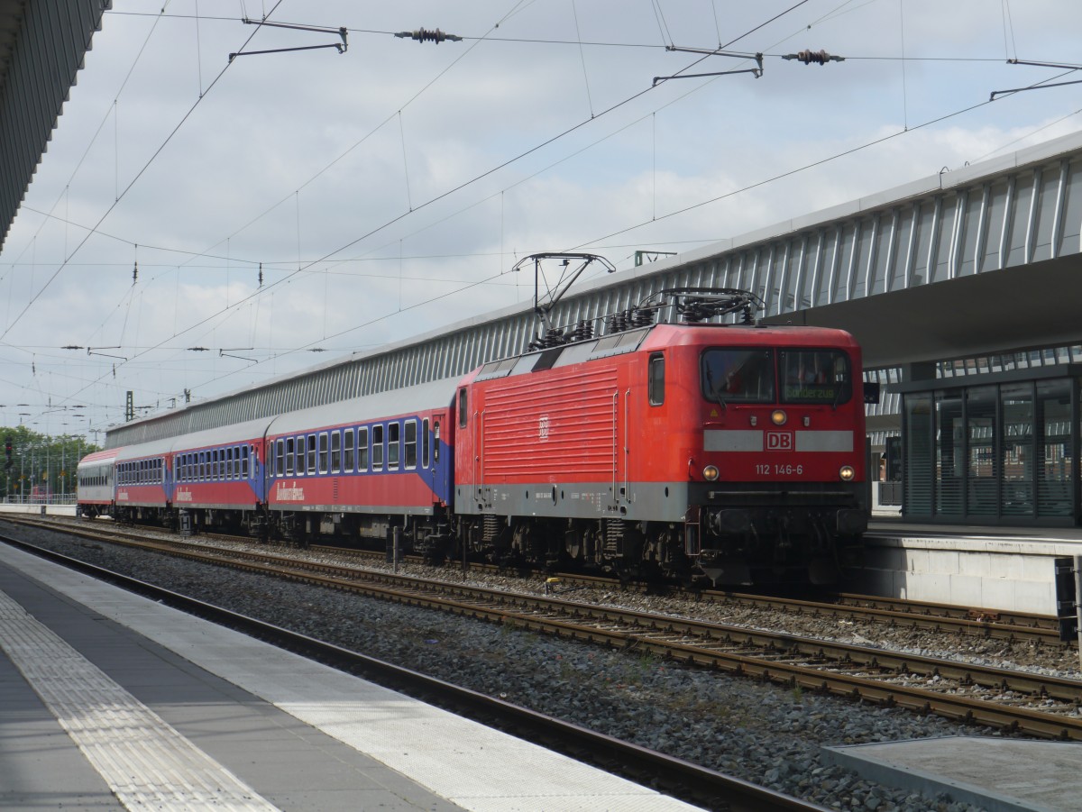 DB Regio/BTE 112 146 mit einem Sonderzug von Münster (Westf.) Hauptbahnhof nach Flensburg in Münster (Westf.) Hbf. Grüße zurück an den Tf! (15.06.2014) [Zug fuhr als Sonderzug 18999 anlässlich des Brillux Jubiläums. Parallel war Press 110 511 mit einem weiteren Sonderzug für Brillux unterwegs.)