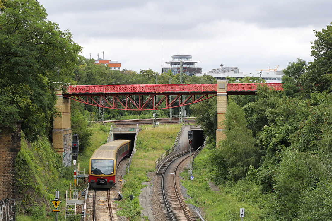 DB (S-Bahn Berlin) 481 xxx // Berlin, unweit des Bahnhofs Berlin-Gesundbrunnen // 12. April 2016
