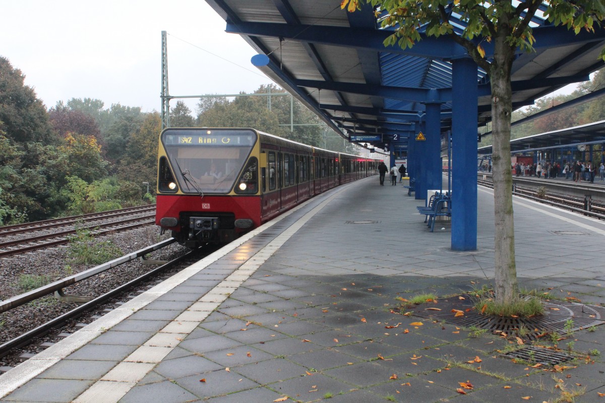 DB S-Bahn Berlin S42 (BR 480) S-Bf Treptower Park am 16. Oktober 2014.