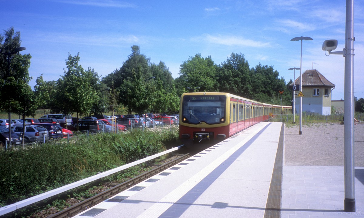 DB S-Bahn Berlin S5 (BR 481/482) Hoppegarten am 24. Juli 2012.