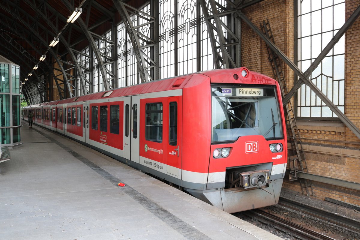 DB S-Bahn Hamburg 474 126-8 Doppeltraktion am 17.07.19 in Hamburg Dammtor 