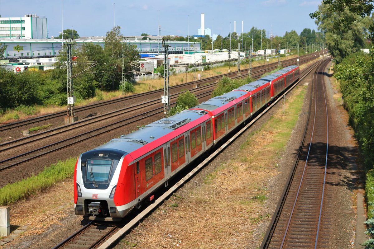 DB S-Bahn Hamburg 490 xxx Doppeltraktion am 17.07.19 in Hamburg von einer Brücke aus fotografiert 