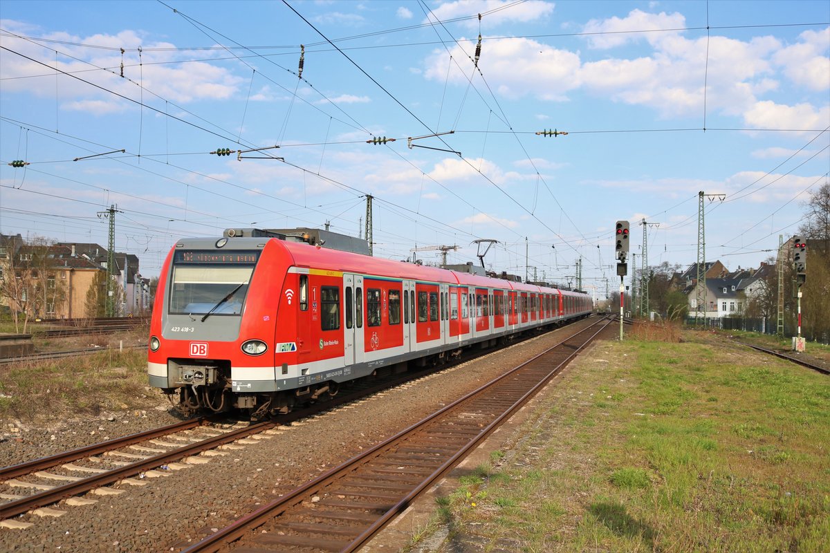 DB S-Bahn Rhein Main 423 418-3 + 423 xxx-x am 30.03.19 in Frankfurt Höchst 