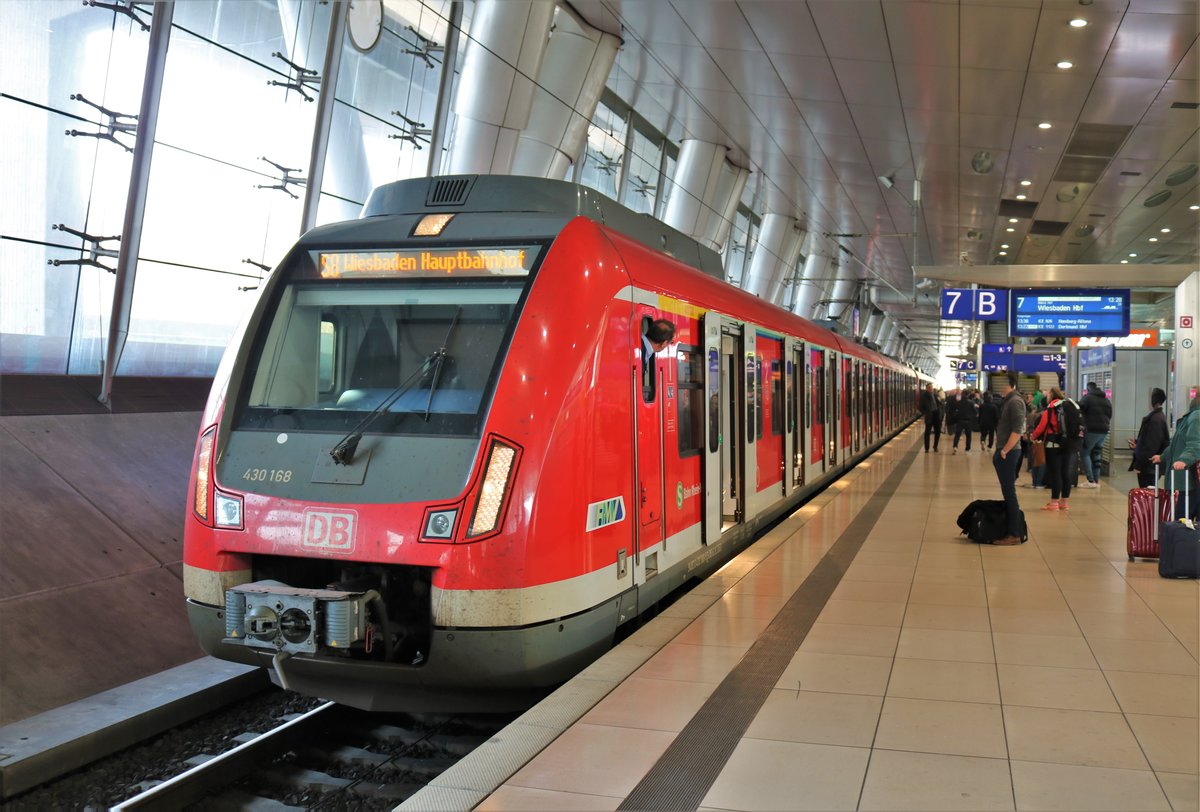 DB S-Bahn Rhein Main 430 168 auf der Linie S8 am 23.03.19 in Frankfurt am Main Flughafen Fernbahnhof. An diesen Tag wurden die Züge der Linie S8 wegen Bauarbeiten über den Fernbahnhof umgeleitet