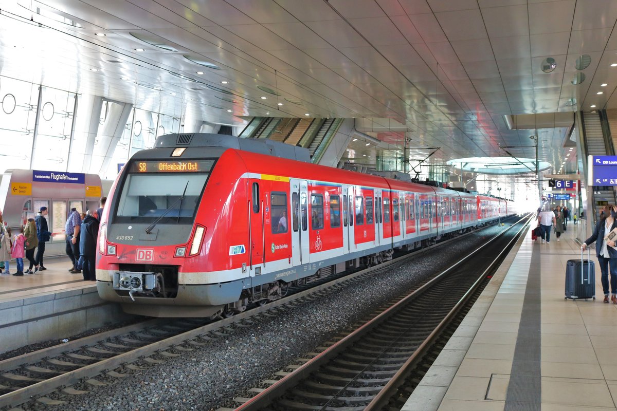 DB S-Bahn Rhein Main 430 652 auf der Linie S8 am 23.03.19 in Frankfurt am Main Flughafen Fernbahnhof. An diesen Tag wurden die Züge der Linie S8 wegen Bauarbeiten über den Fernbahnhof umgeleitet