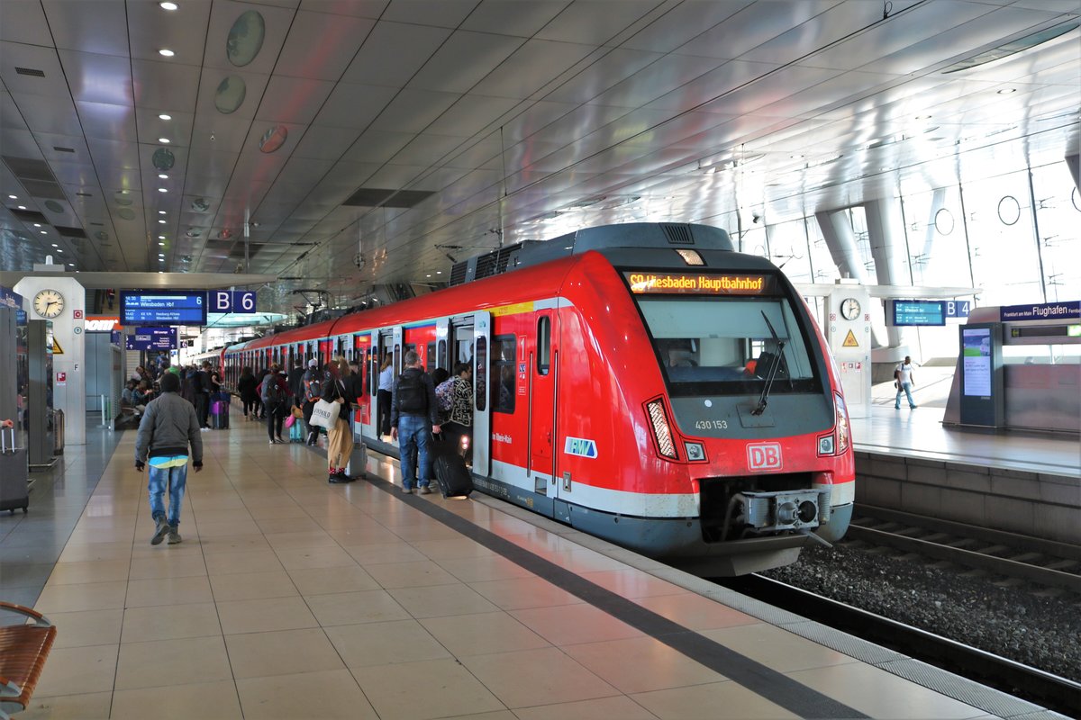 DB S-Bahn Rhein Main 430 153 auf der Linie S8 am 23.03.19 in Frankfurt am Main Flughafen Fernbahnhof. An diesen Tag wurden die Züge der Linie S8 wegen Bauarbeiten über den Fernbahnhof umgeleitet