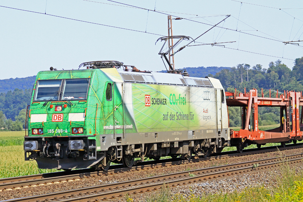 DB Schenker 185 389-4 am 22.08.15 13:40 mit leerem Autozug nördlich von Salzderhelden in Richtung Göttingen