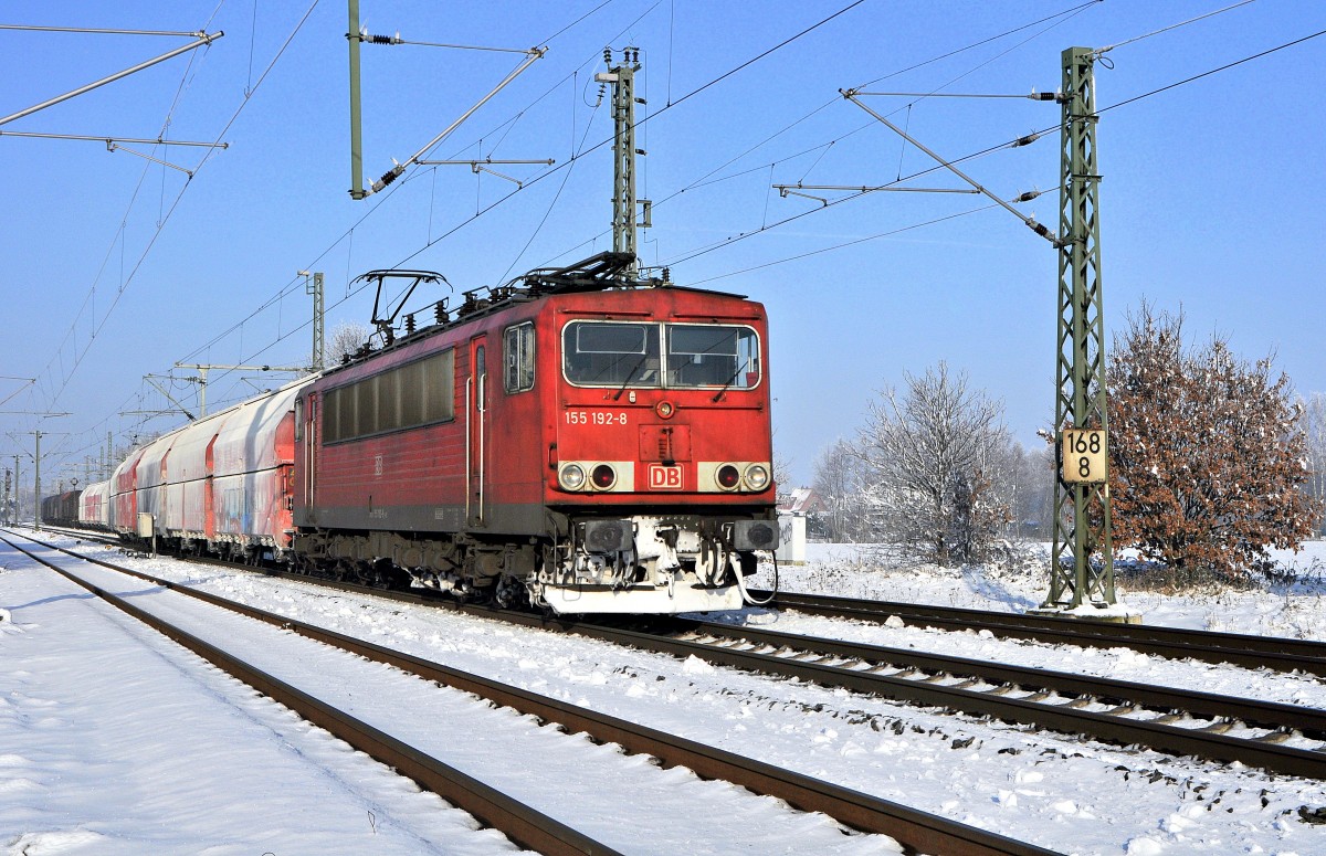 DB Schenker Rail 155 192 mit gemischtem Güterzug in Richtung Osnabrück (Diepholz, 18.01.16).
