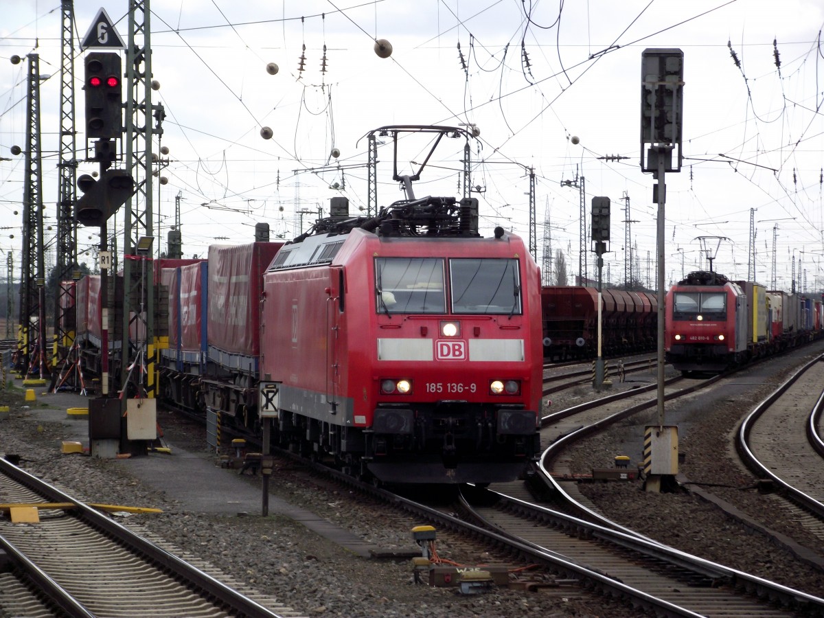 DB Schenker Rail 185 136-9 mit Winner KLV am 20.02.14 in Mainz Bischofsheim Rbf 