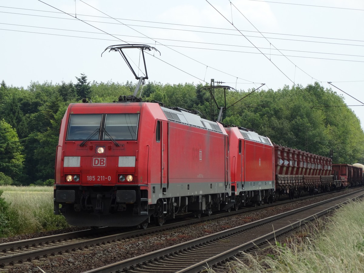 DB Schenker Rail 185 211-0 und 185 xxx-x mit gemischten Güterzug am 06.06.15 bei Mainz Bischofsheim