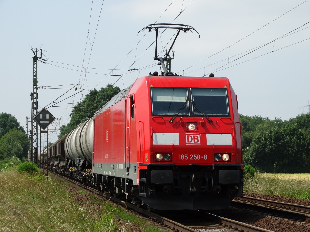 DB Schenker Rail 185 250-8 mit Güterzug am 06.06.15 bei Mainz Bischofsheim 