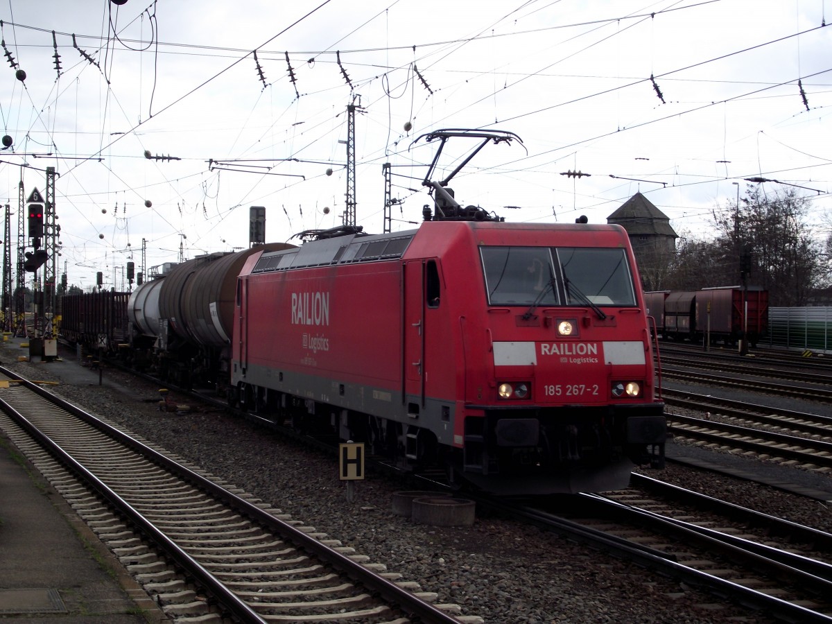 DB Schenker Rail 185 267-2 mit gemischten Güterzug in Mainz Bischofsheim Rbf