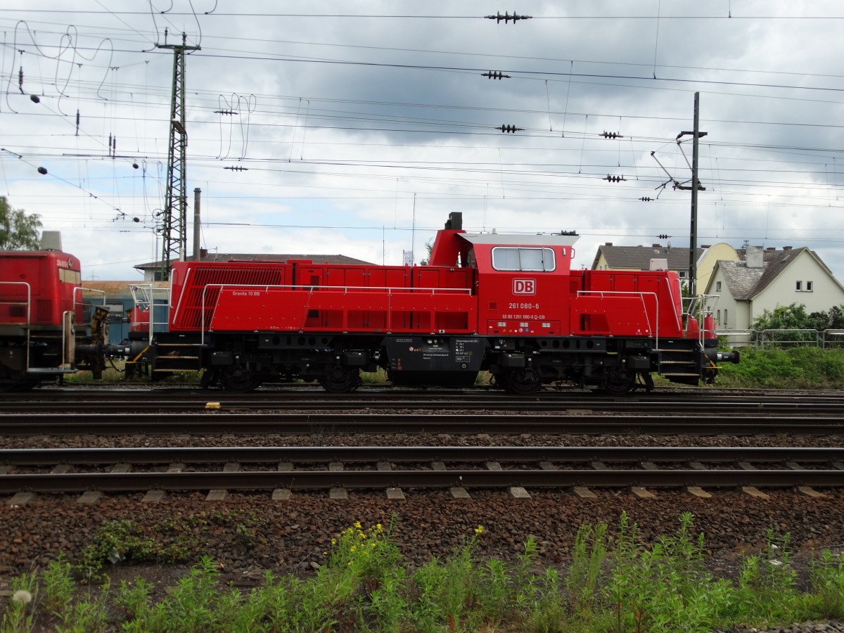 DB Schenker Rail 261 080-6 am 14.06.14 in Koblenz von einen Trampelpfad aus fotografier