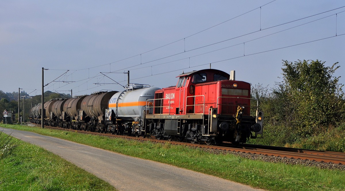 DB Schenker Rail 294 571 mit einem Kesselwagenzug in Richtung Osnabrück (Laggenbeck, 06.10.14).