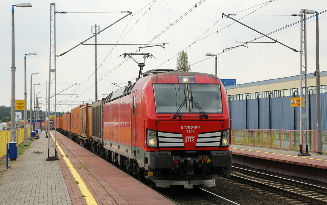 DB Schenker Rail Polska 5 170 040 durchfährt am 25. August 2017 den Haltepunkt Slubice.