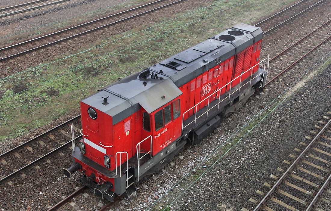 DB Schenker Rail Polska S.A. T448.P-059 stand am 8. Dezember 2015 im Güterbahnhof Warszawa-Praga abgestellt.