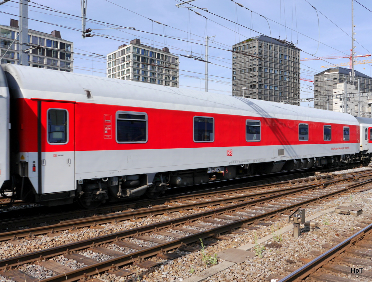DB - Schlaffwagen WLABmz  61 80 72-91 035-9 bei der einfahrt im HB Zürich am 26.07.2015