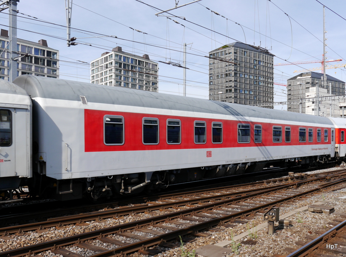 DB - Schlafwagen  1+2 Kl.  WLABmz  61 80 72-90 032-6 bei der einfahrt in den HB Zürich am 26.07.2015