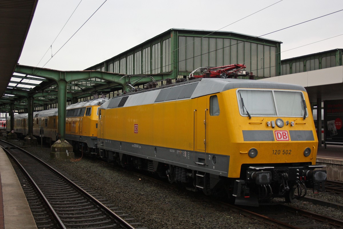 DB Systemtechnik 120 502+218 477+Railab am 14.5.13. abgestellt in Duisburg Hbf.