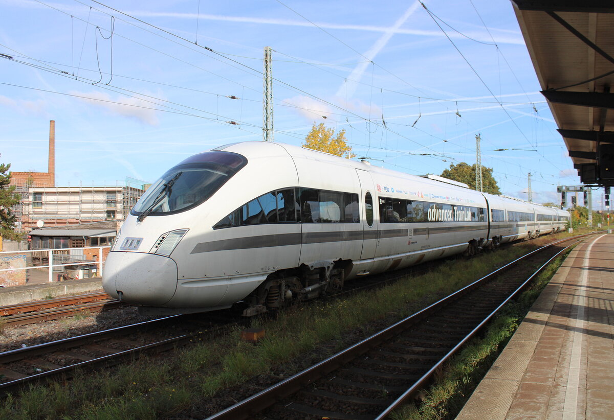 DB Systemtechnik 605 017-2  advanced TrainLab  am 19.10.2026 beim Betriebshalt in Magdeburg-Neustadt.