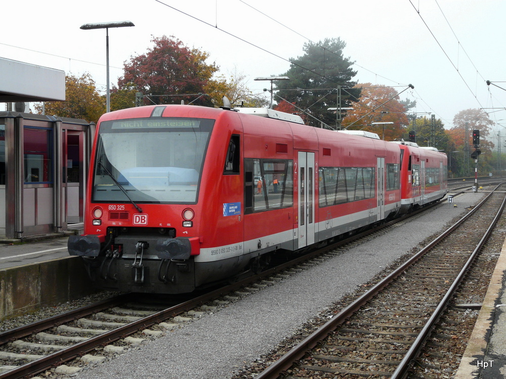 DB - Triebwagen  BPd 95 80 0650 325-3 und Bpd 95 80 0650 201-6 im Bahnhof von Radolfzell am 22.10.2013