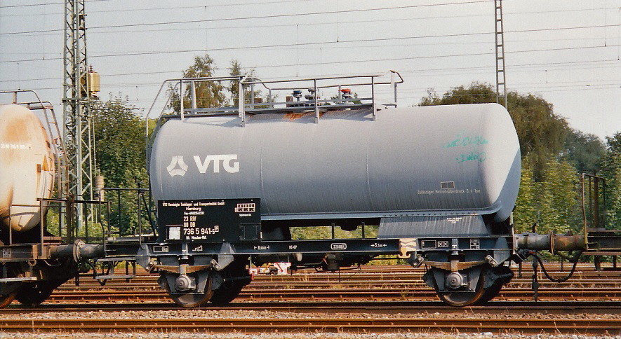 DB VTG Kesselwagen in Hameln, August 2002 (Hinweis: in www.rail-pictures.com Bild mit Weißabgleich)