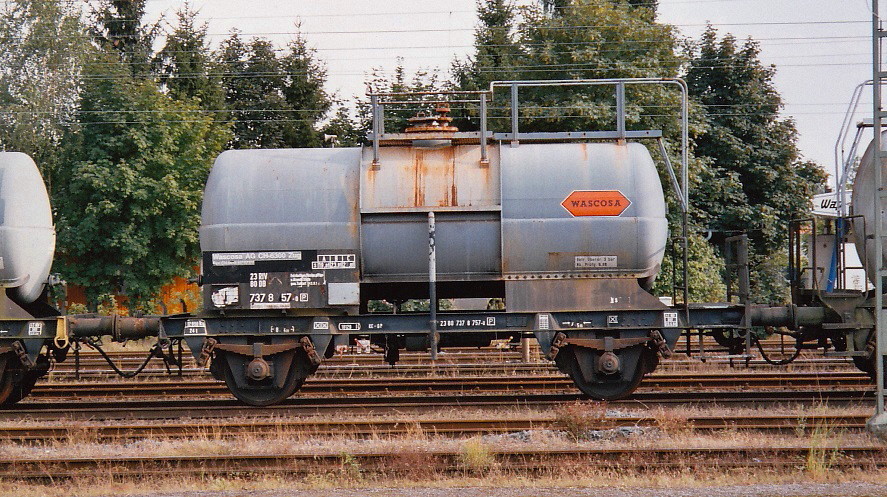 DB Wascosa Kesselwagen in Hameln, August 2002 (Hinweis: in www.rail-pictures.com Bild mit Weißabgleich)