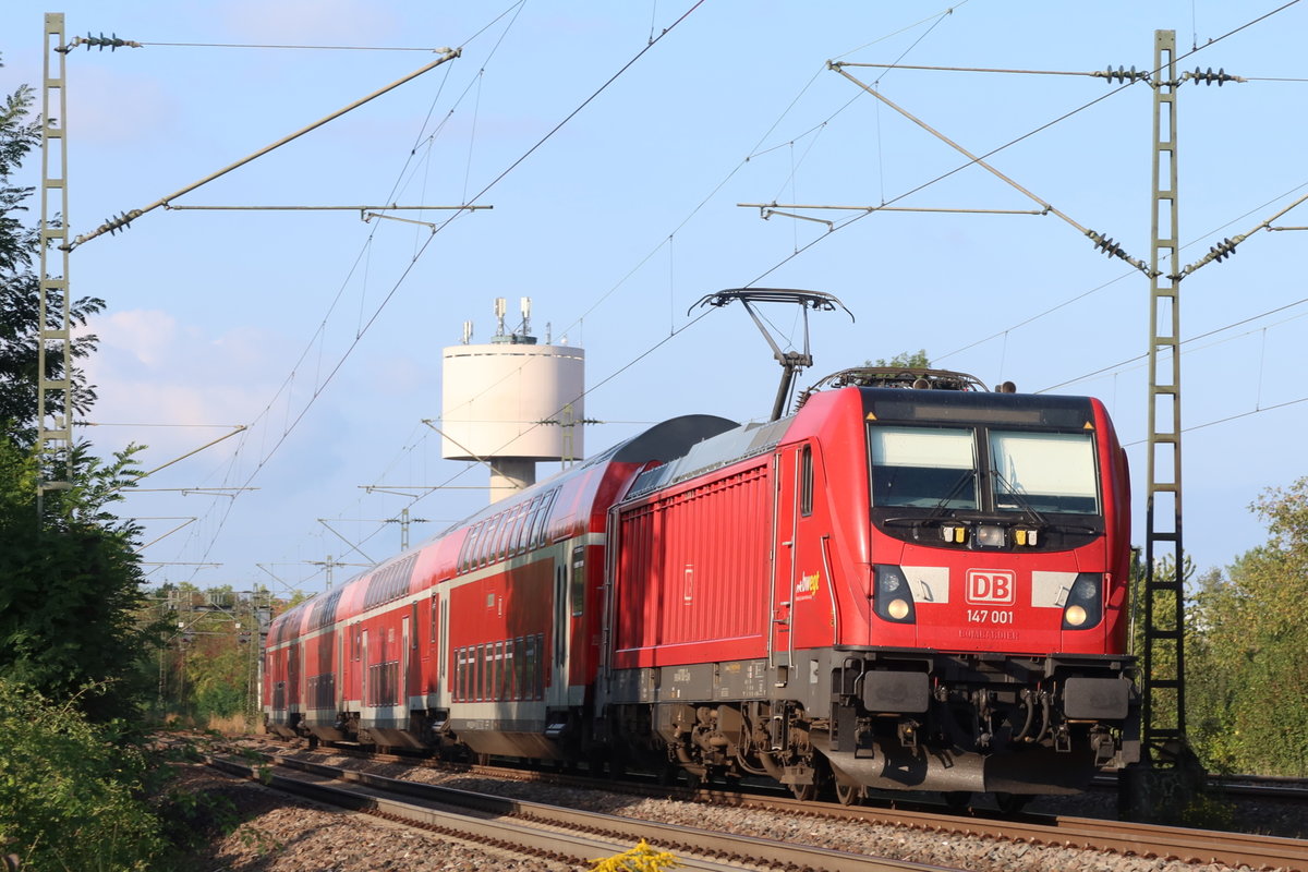 DBAG 147 001-2 eilt auf dem S-Bahn-Gleis der KBS770 bei Asperg am Nachmittag des 30. September 2020 in Richtung Ludwigsburg