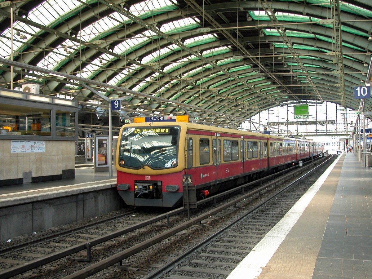 DBAG S-Bahn Berlin S 75 (BR 481/482) Ostbahnhof am 26. Juli 2012.