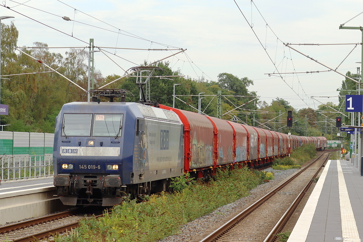 DBC 145 019-6 in Diensten von RBH durchf�hrt Herten-Westerholt mit einem Coilzug 26.9.2026