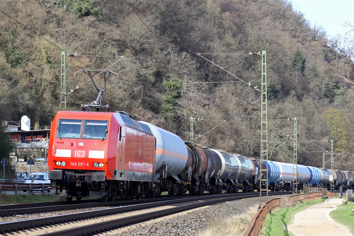 DBC 145 057-6 bei Stolzenfels/Koblenz auf der linken Rheinseite 14.3.2024