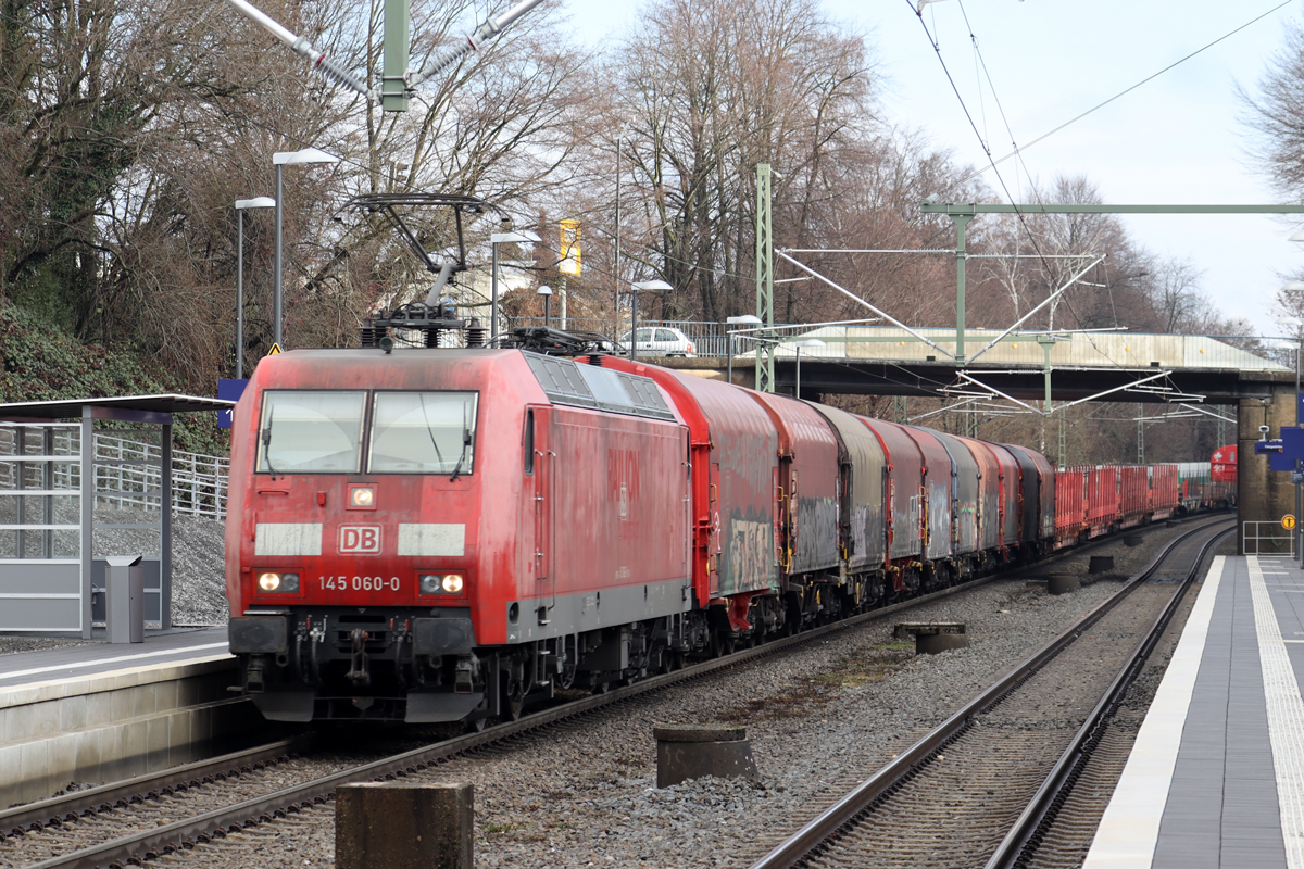 DBC 145 060-0 auf der Hamm-Osterfelder Strecke am neuen S-Bahn Haltepunkt Herten(Westfl.) 22.12.2022