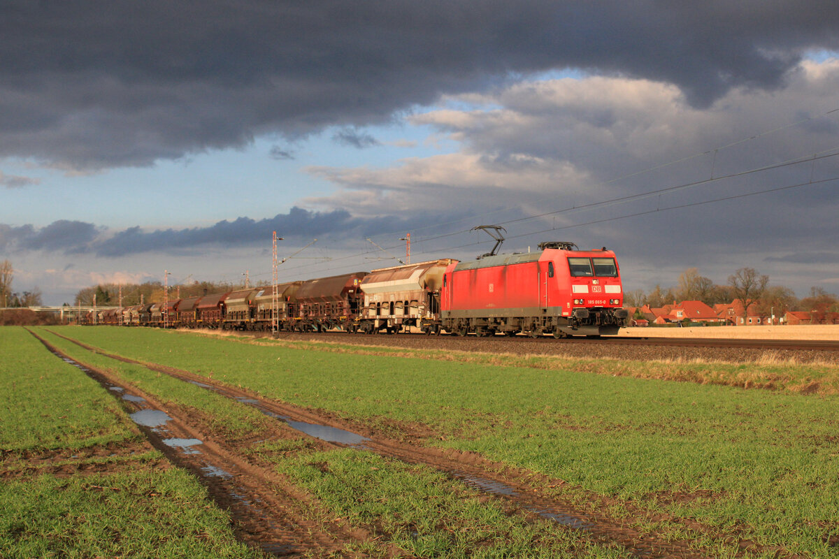 DBC 185 065 mit einem Getreidezug von Brake nach Passau Hbf als 42985 hier bei Holtorf.
#dbc #185 #185065 #Getreide #Brake #Passau #Holtorf 
