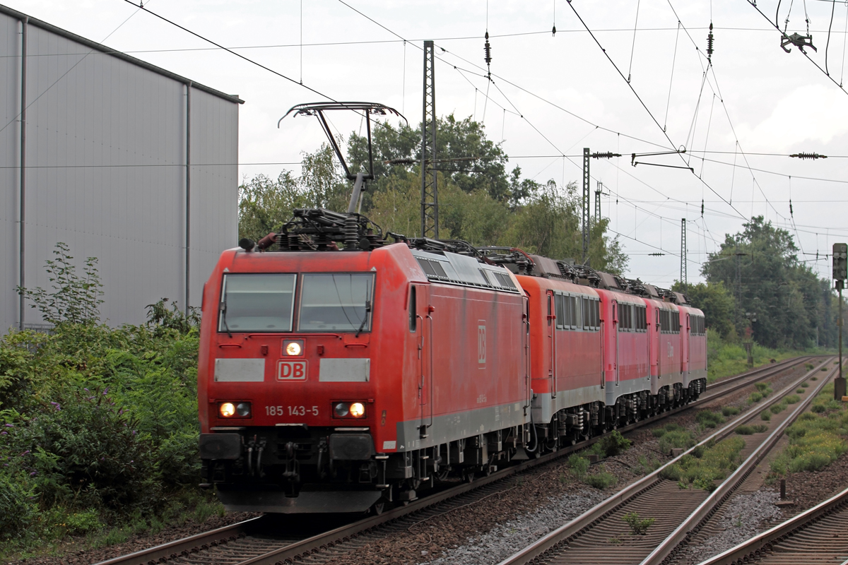 DBC 185 143-5 mit 140 533-8,140 716-2,140 327-8 und 140 799-8 auf dem Weg zum Verwerter in Recklinghausen-Süd 4.9.2020