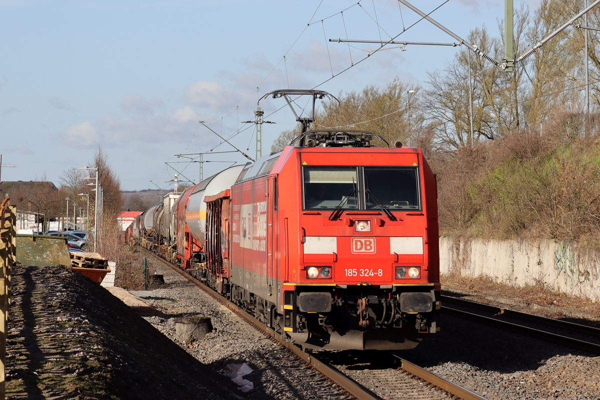 DBC 185 324-8 auf der Hamm-Osterfelder Strecke in Herten(Westfl.) 24.3.2023