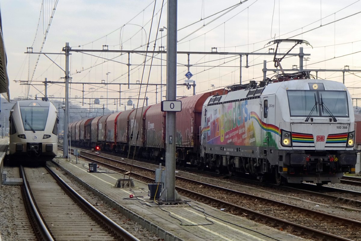 DBC 193 366 steht 'Einzigänders' am 27 November 2020 in Venlo.