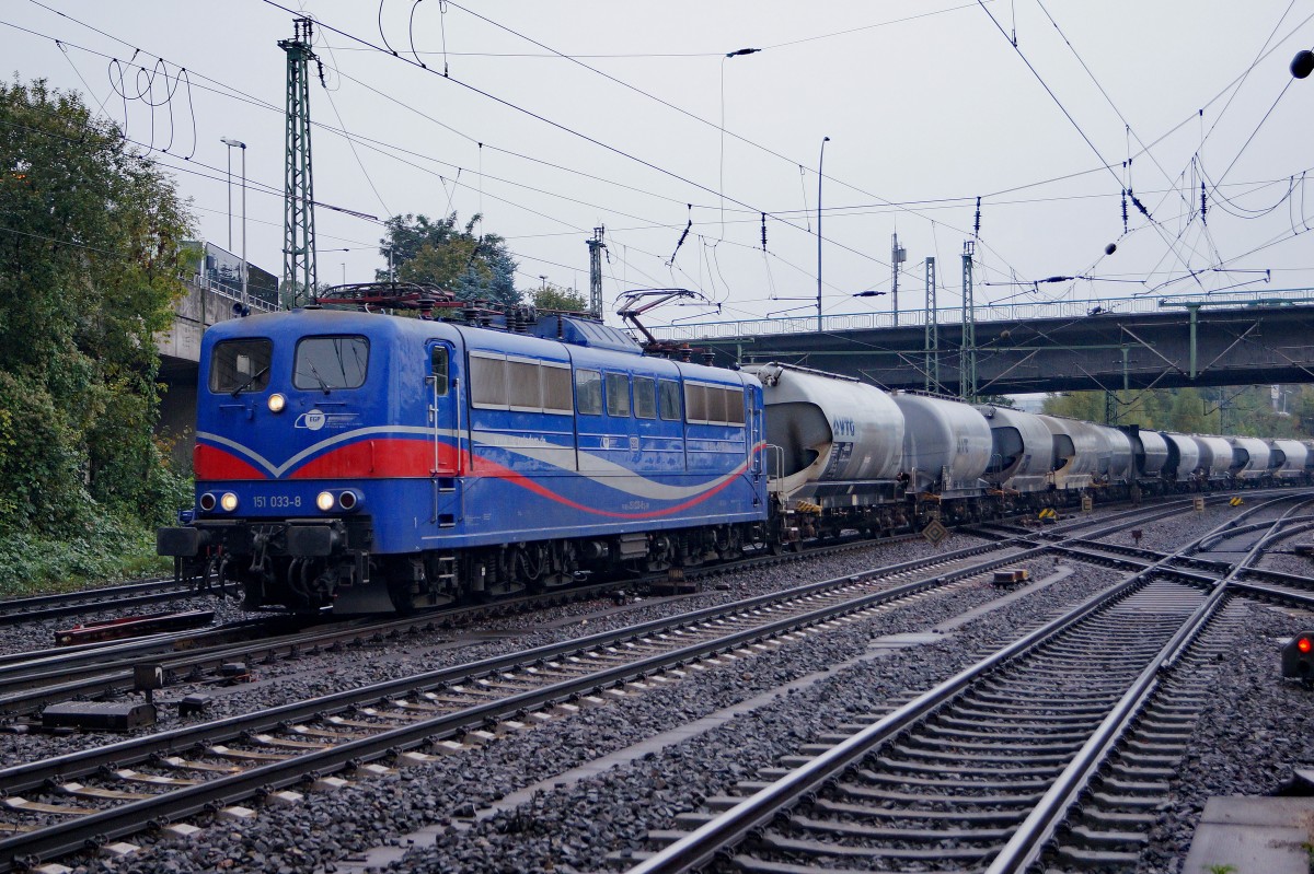 DB/EGP SRI: 151 033-8 (ehemals DB) mit einem Blockzug in HAMBURG HARBURG am 14. Oktober 2015.
Foto: Walter Ruetsch