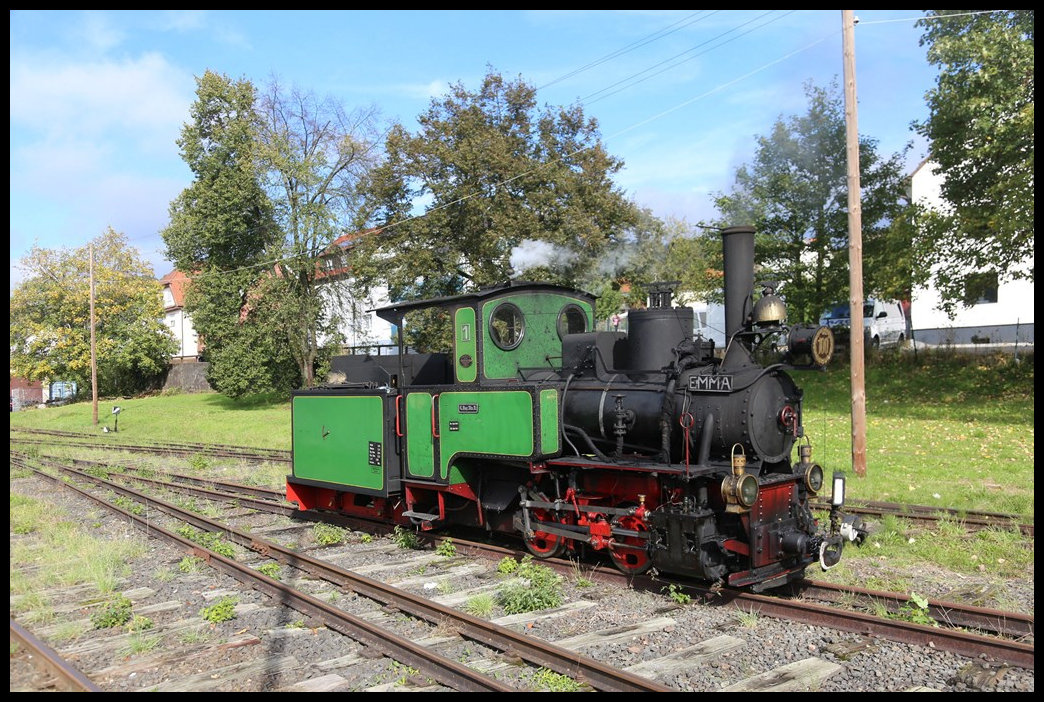 DBO Dampflok EMMA rangiert hier am 6.10.2024 um 11.00 Uhr im Bahnhof Bad Orb und wird wenig später den Personenzug nach Wächtersbach bespannen.
