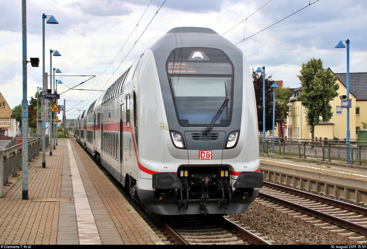 DBpbzfa 668.2 mit Schublok 146 567-3 DB als IC 2039 (Linie 56) von Norddeich Mole nach Leipzig Hbf durchfährt den Hp Greppin auf der Bahnstrecke Trebnitz–Leipzig (KBS 251).
[10.8.2019 | 15:59 Uhr]