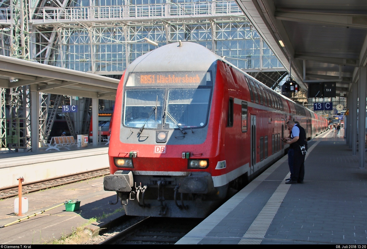 DBpbzfa 761.9 mit Schublok 114 ??? von DB Regio Mitte als RB 15518 (RB51)  Kinzigtalbahn  nach Wächtersbach steht in ihrem Startbahnhof Frankfurt(Main)Hbf abweichend auf Gleis 13.
[8.7.2018 | 13:20 Uhr]