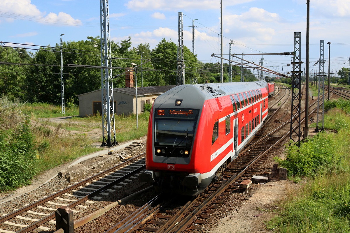 DBpbzfa mit 112 101 als RB 18431 (RB49) von Elsterwerda-Biehla erreicht ihren Endbahnhof Falkenberg(Elster) auf Gleis 3. [8.7.2017 - 15:55 Uhr]