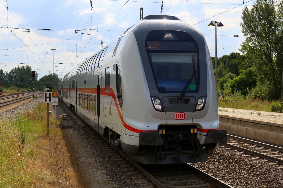 DBpbzfa mit BR 146.5 DB als IC 2431 (Linie 56) von Emden Außenhafen nach Cottbus fährt in den Bahnhof Helmstedt ein. [14.7.2017 - 16:34 Uhr]