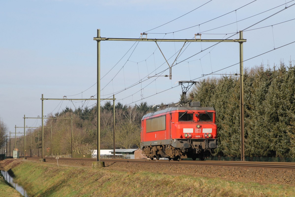DBS 1615 während einem Lokfahrt Venlo-Eindhoven bei Deurne am 25-2-2015.