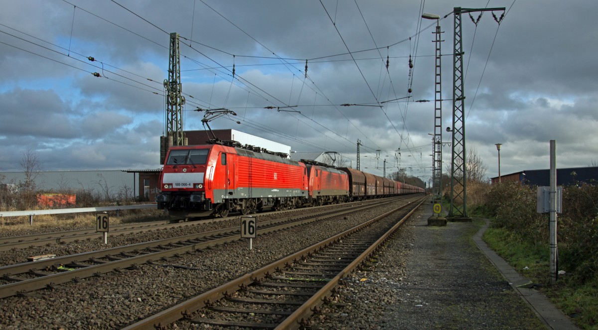 DBS 189 066 en 189 024 mit leeren Kohle Zug kommt nach Emmerich. 27-01-2014