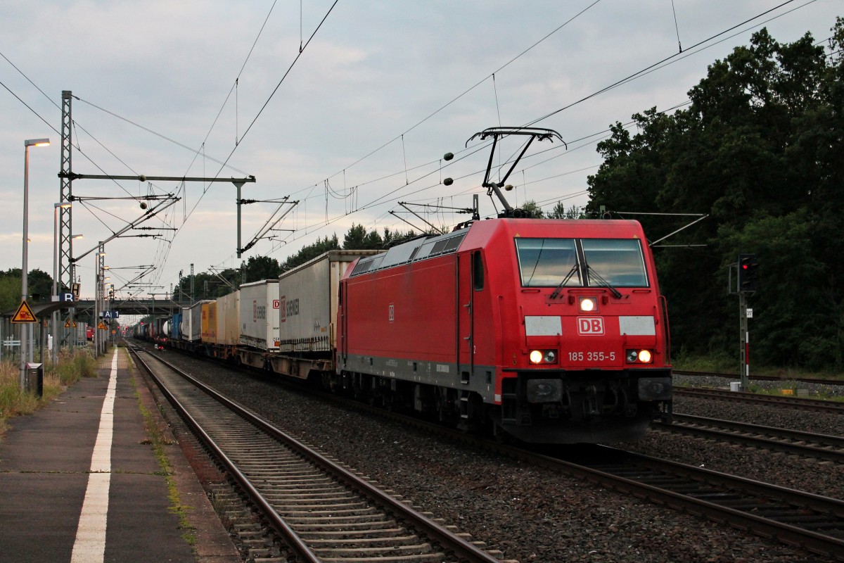 DBSC 185 355-5 am 20.06.2014 bei der Durchfahrt mit einem KLV in Neu Isenburg in Richtung Frankfurt.