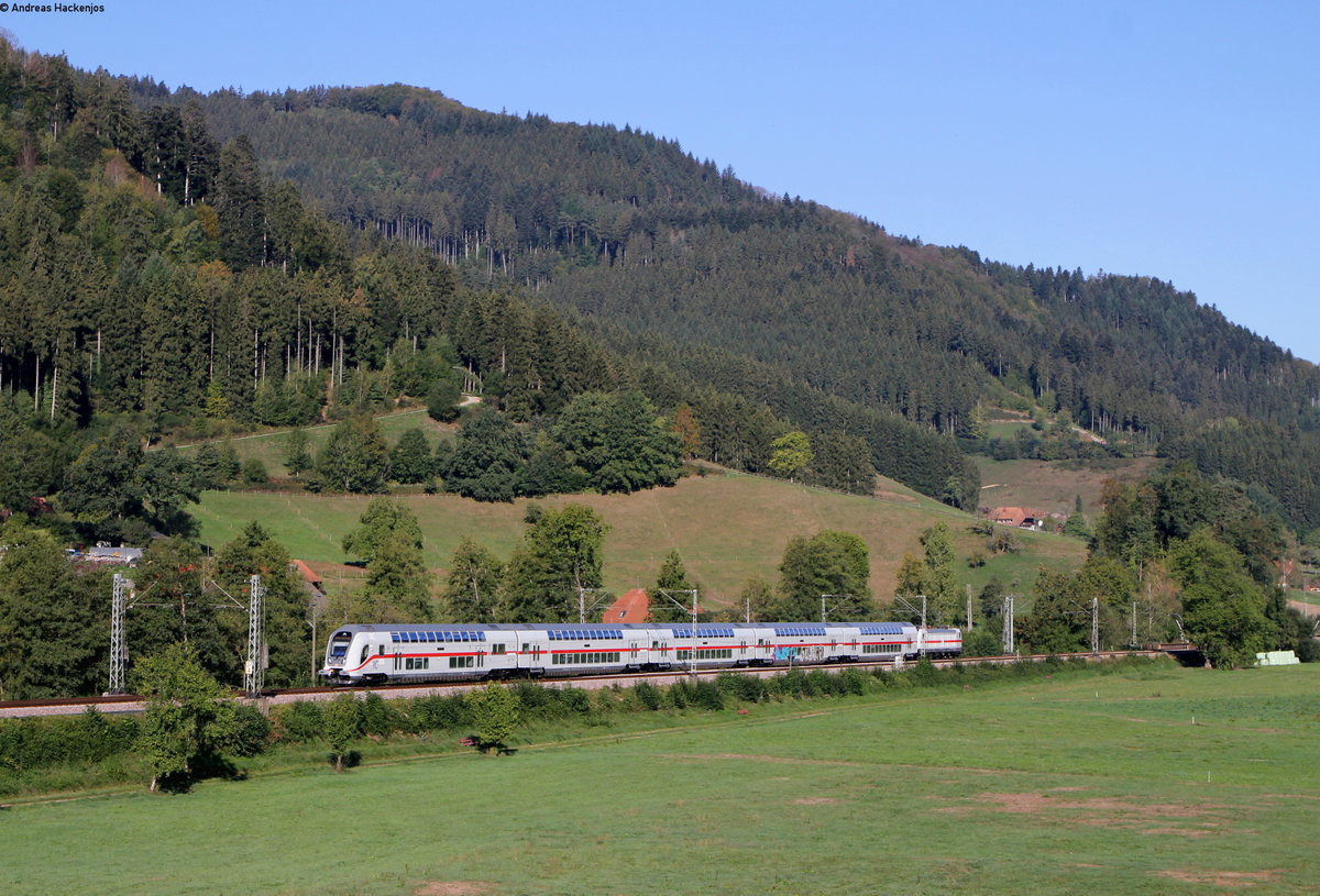 DbZ 92228 (Karlsruhe - Konstanz) mit Schublok 147 554-0 bei Gutach 17.9.18