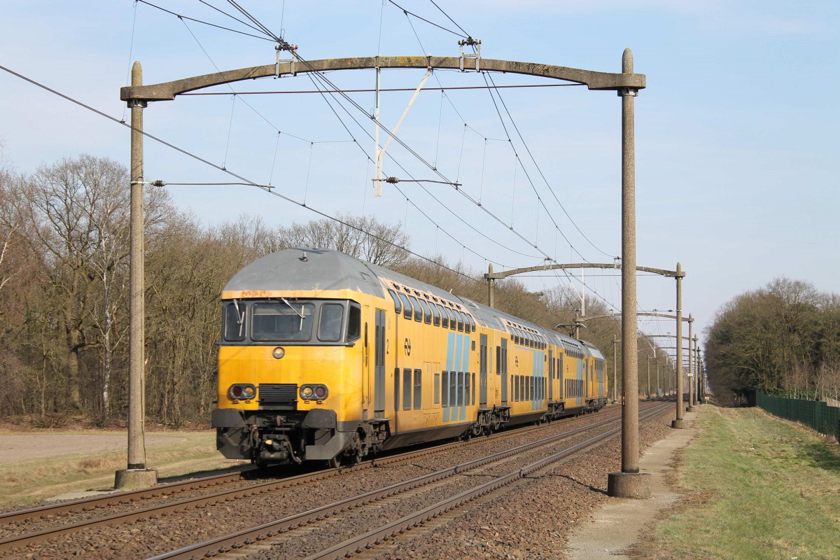 DD-AR 7870 mit Regionalzug 9660 Deurne-Nijmegen bei Vlierden am 1-4-2013.
