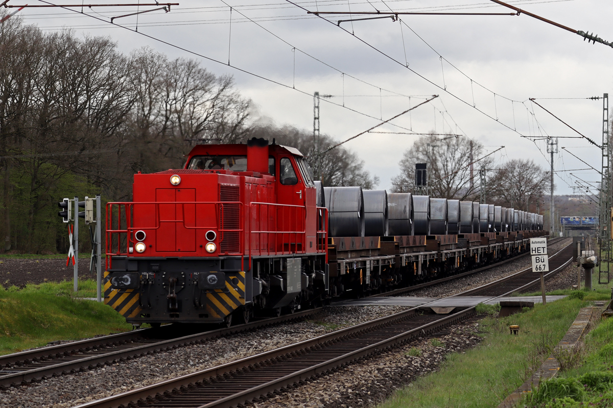 DE 275 110-5 auf der Hamm-Osterfelder Strecke am BÜ km 66,7 Kerstheiderstr. 13.4.2023