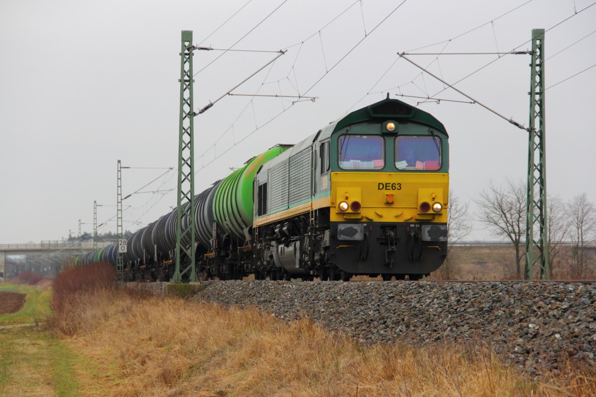 DE 63 (266 063-7) RHC/ HGK bei Reundorf am 11.02.2015.
