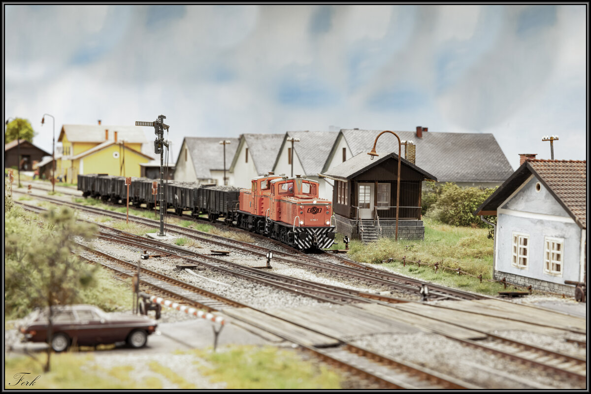 DE 750.1 und 750.3 verlassen den Bahnhof Pölfing Brunn in Richtung Bergla. 
28.08.2021